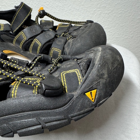 Keen Men’s Newport H2 Closed Toe Black Yellow Outdoor Rugged Sandals Size 6 - Picture 4 of 13